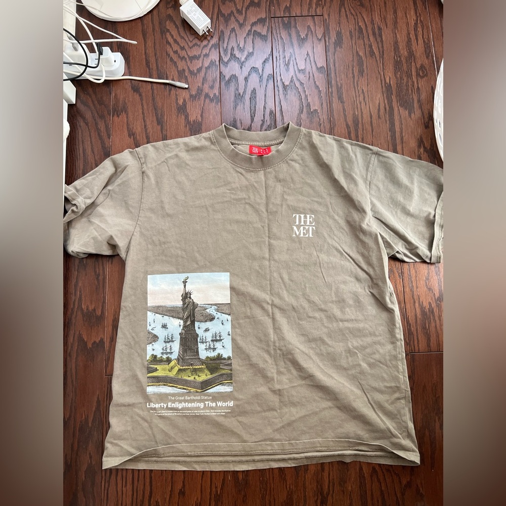 Oversized “Met” Tshirt